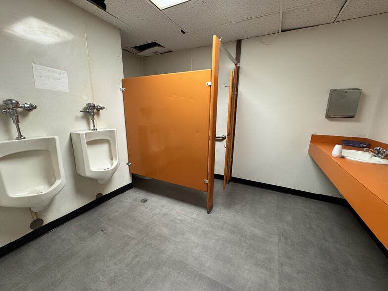 More Photos Of 530 E Harry St, Wichita Office For Sale