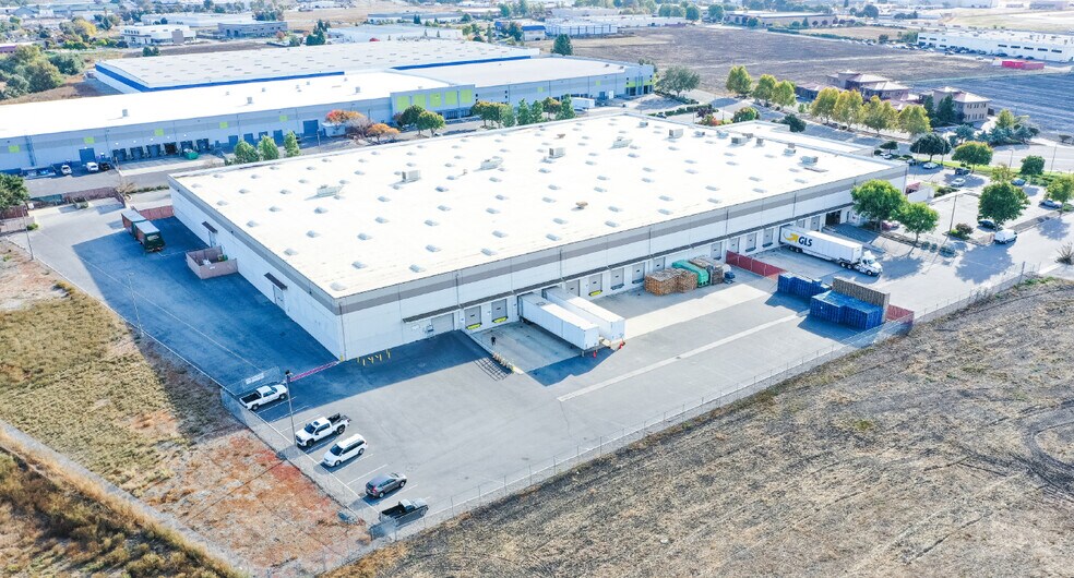 More Photos Of 2451 Bert Dr, Hollister Distribution For Lease