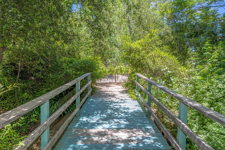 More Photos Of 12625 Sierra Hwy, Santa Clarita Restaurant For Sale