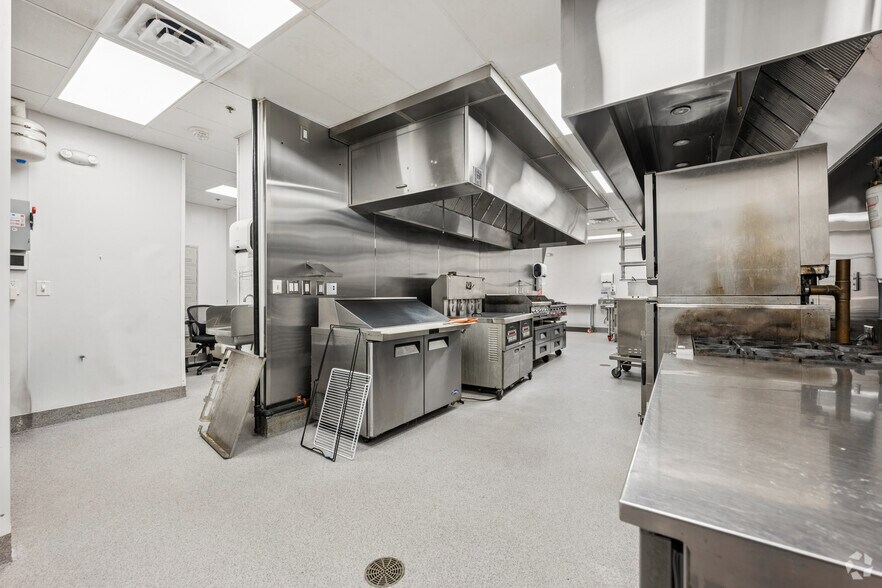 More Photos Of 1055 howell mill Rd, Atlanta Office For Lease