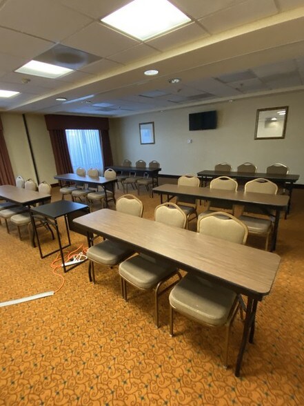 More Photos Of 4674 Ontario Mills Pkwy, Ontario Hotel For Sale