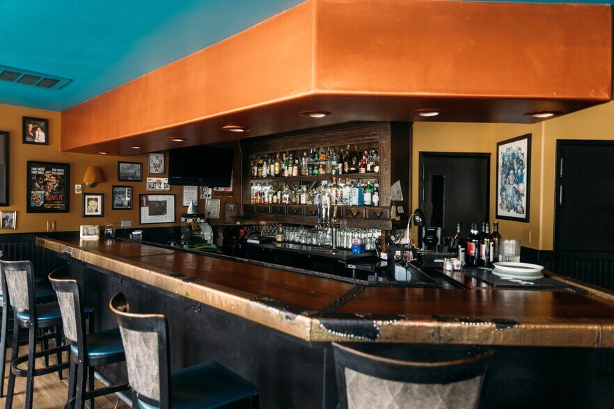 More Photos Of 7228 Melrose Ave, Los Angeles Restaurant For Lease