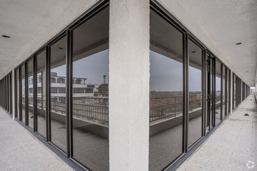 More Photos Of 2821 Lackland Rd, Fort Worth Office For Sale