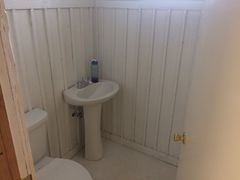 More Photos Of 204 Glen Flora Rd, Eagle Lake Warehouse For Sale