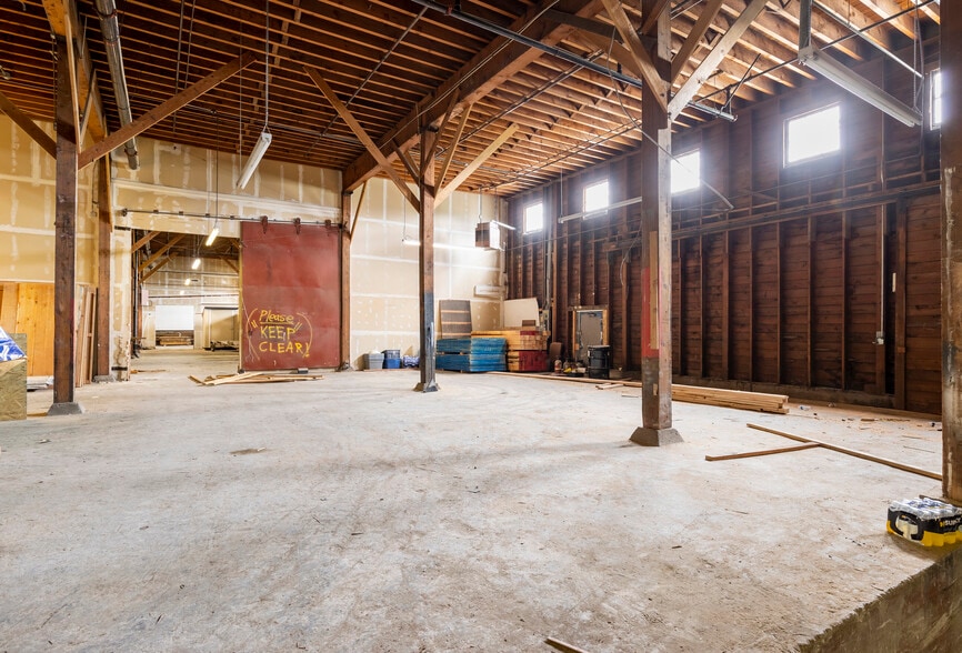 More Photos Of 5422 Shilshole Ave NW, Seattle Distribution For Lease