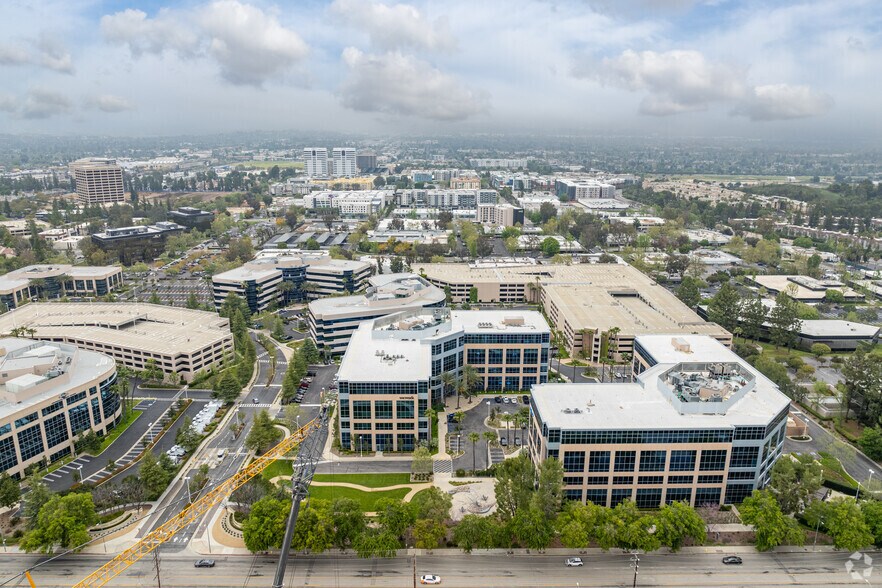 More Photos Of 21255 Burbank Blvd, Woodland Hills Office For Lease