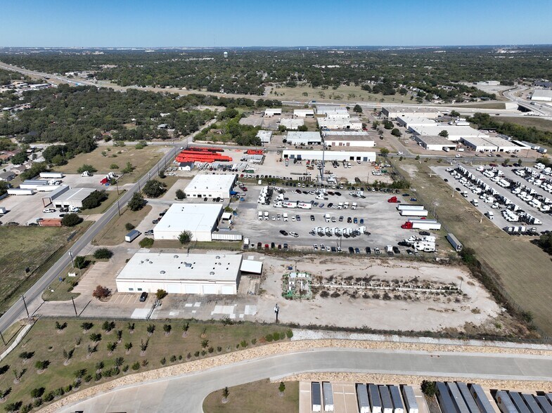 More Photos Of 4901 Parker Henderson Rd, Fort Worth Warehouse For Lease