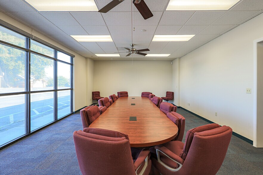 More Photos Of 971 E Broadway Ave, Atwater Office For Lease