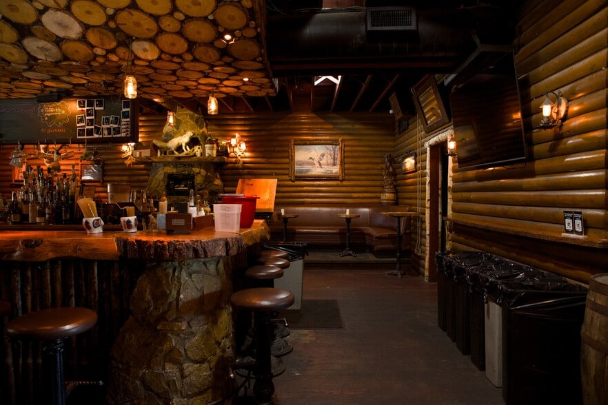 More Photos Of 10939 Venice Blvd, Los Angeles Bar For Sale