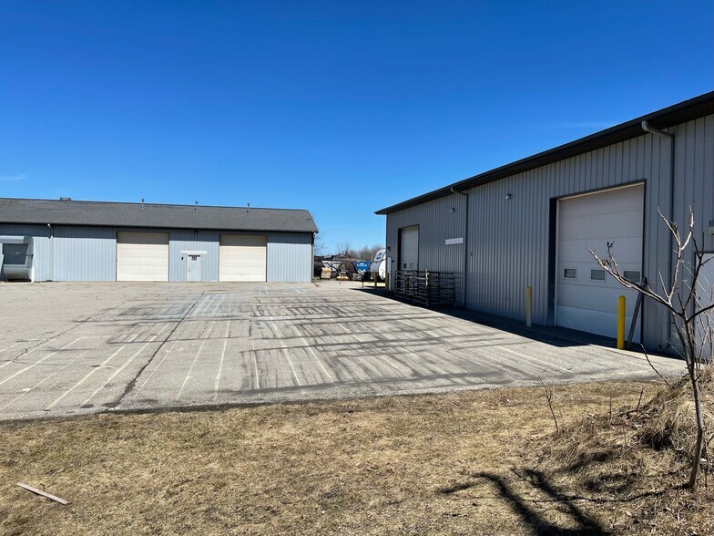 More Photos Of 3520 Rennie School Rd, Traverse City Warehouse For Lease