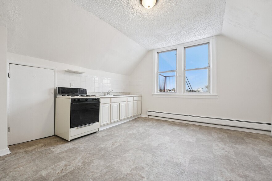 More Photos Of 910 19th St, Union City Multifamily For Sale