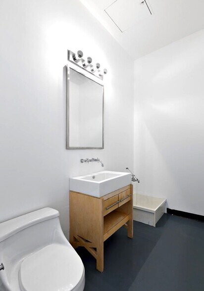 More Photos Of 2728 Thomson Ave, Long Island City Apartments For Sale