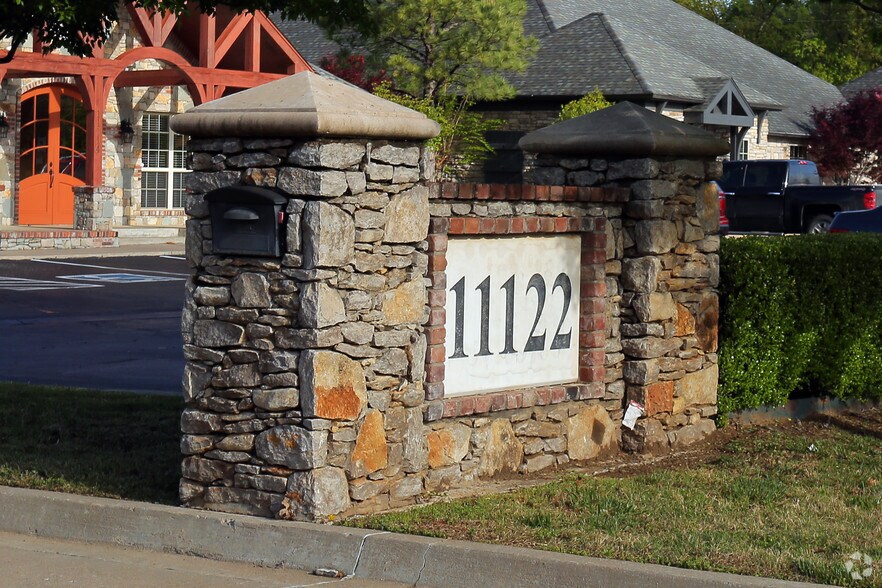 More Photos Of 11122 S Yale Ave, Tulsa Office For Lease