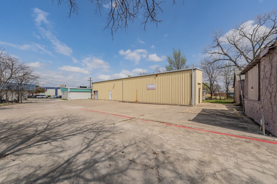 More Photos Of 7235 Glenview Dr, Richland Hills Office For Sale