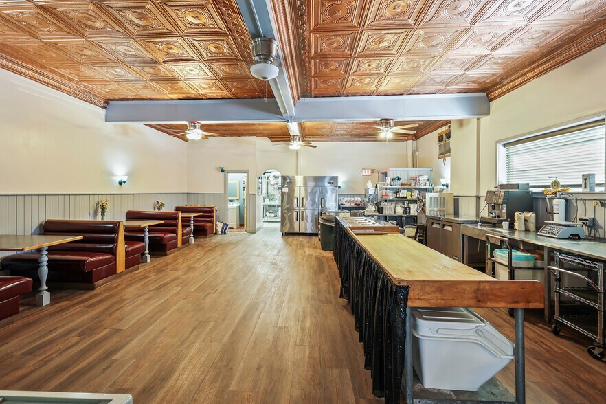 More Photos Of 1701 Pine Ave, Niagara Falls Restaurant For Sale