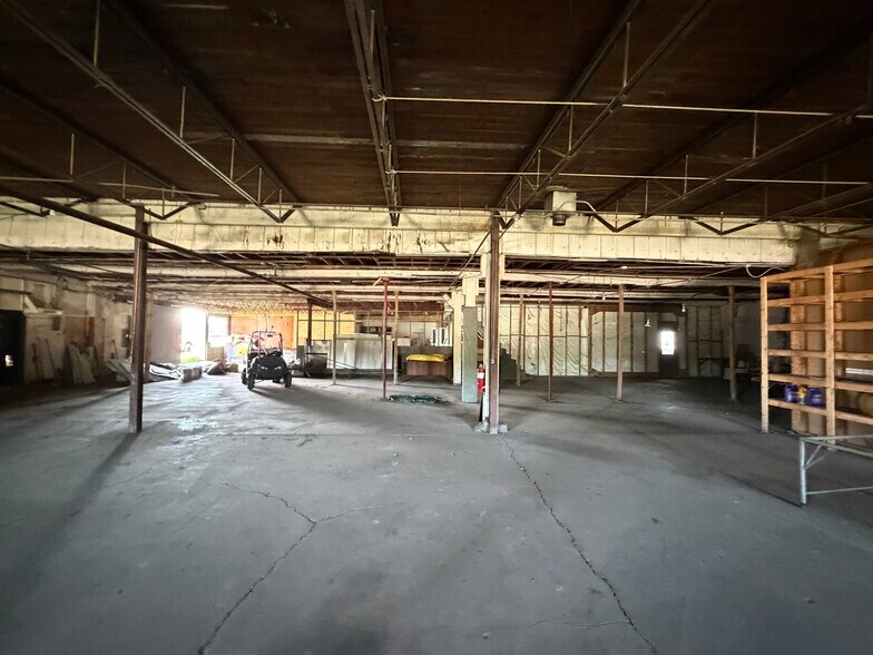 More Photos Of 4330 Macon Hwy, Tecumseh Airport For Sale