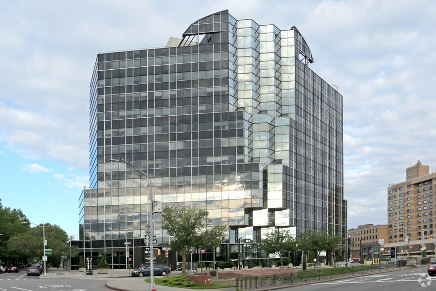 More Photos Of 8002 Kew Gardens Rd, Kew Gardens Office For Lease