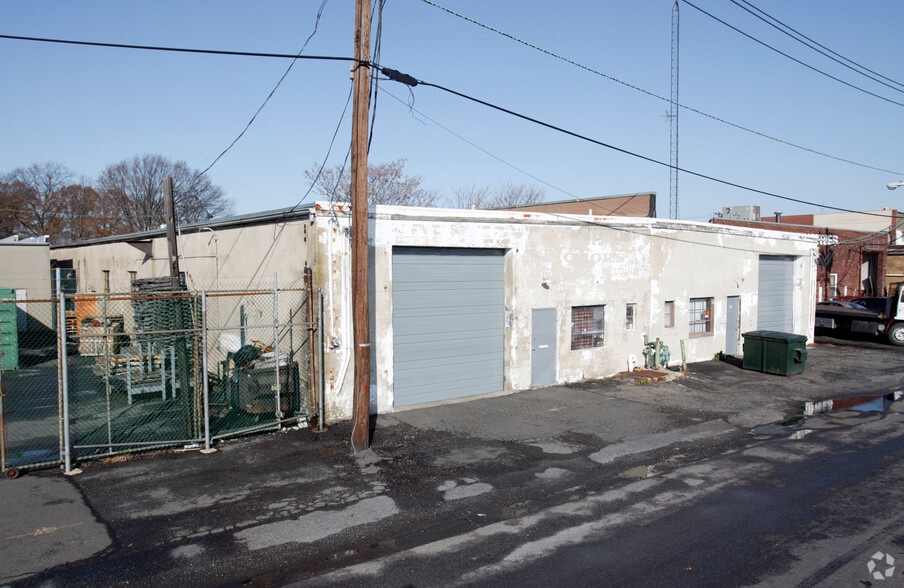 More Photos Of 1615 Pennsylvania Ave, Linden Warehouse For Lease