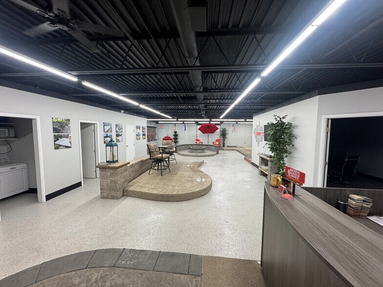More Photos Of 5551-5553 Webster St, Dayton Warehouse For Sale