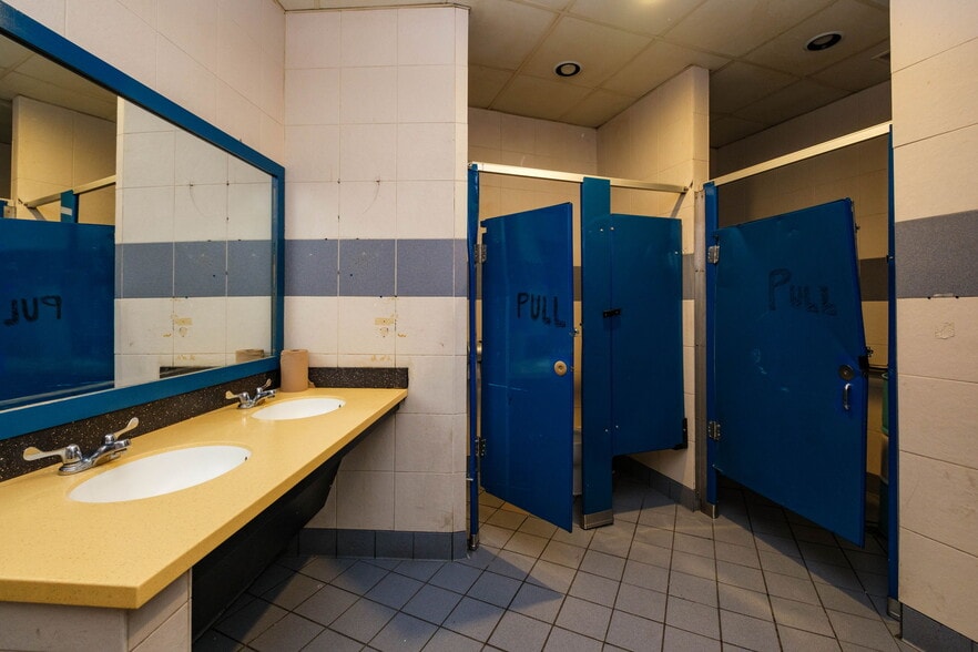 More Photos Of 1007 S Main St, Harrisonburg Restaurant For Lease