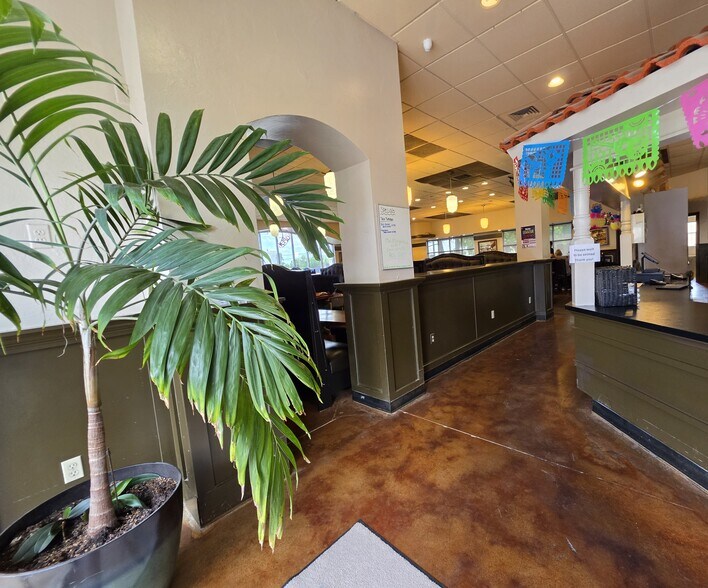 More Photos Of 2813 W Walnut St, Rogers Restaurant For Sale