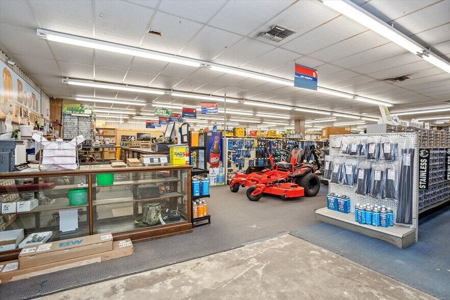 More Photos Of 101 S US Highway 69, Huntington Department Store For Sale