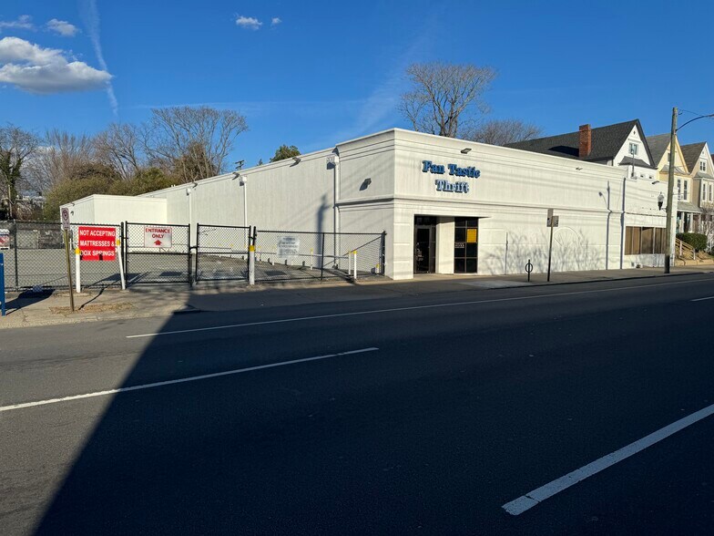 More Photos Of 1912-1916 W Main St, Richmond Freestanding For Sale