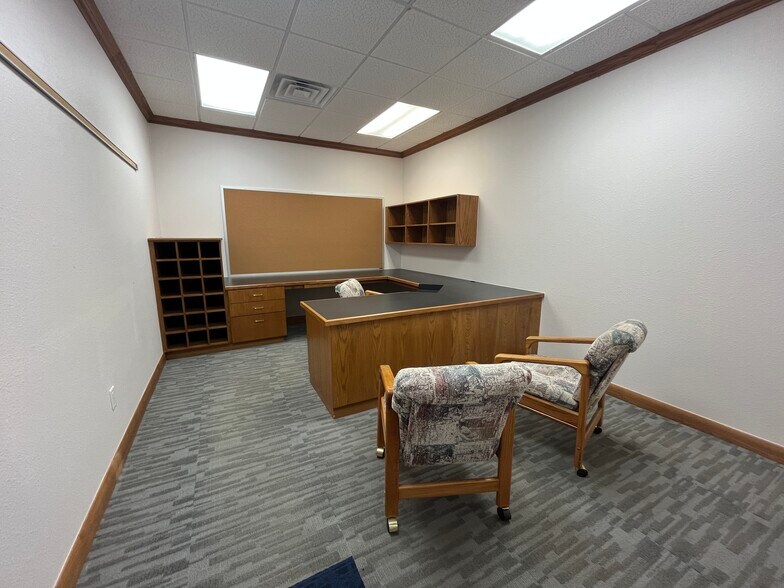 More Photos Of 10858 FM 346 W, Flint Office For Sale