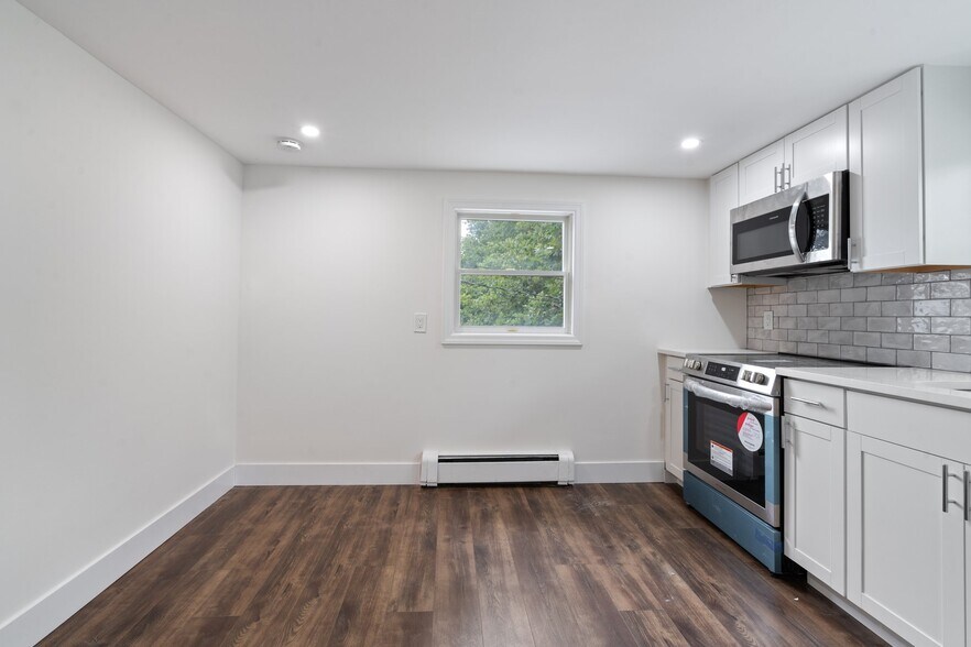 More Photos Of 1228 Roanoke Ave, Riverhead Medical For Sale