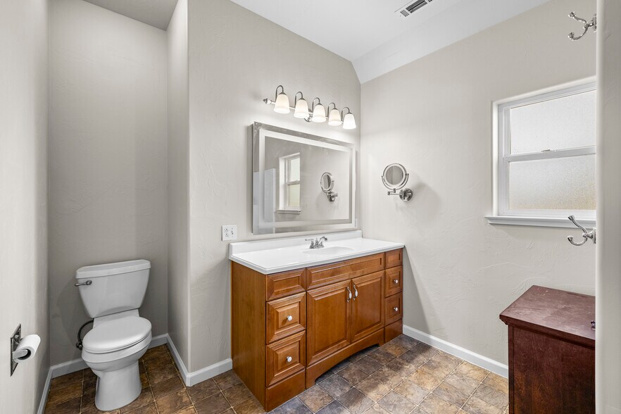 More Photos Of 802 E Vilas Rd, Medford Light Manufacturing For Sale