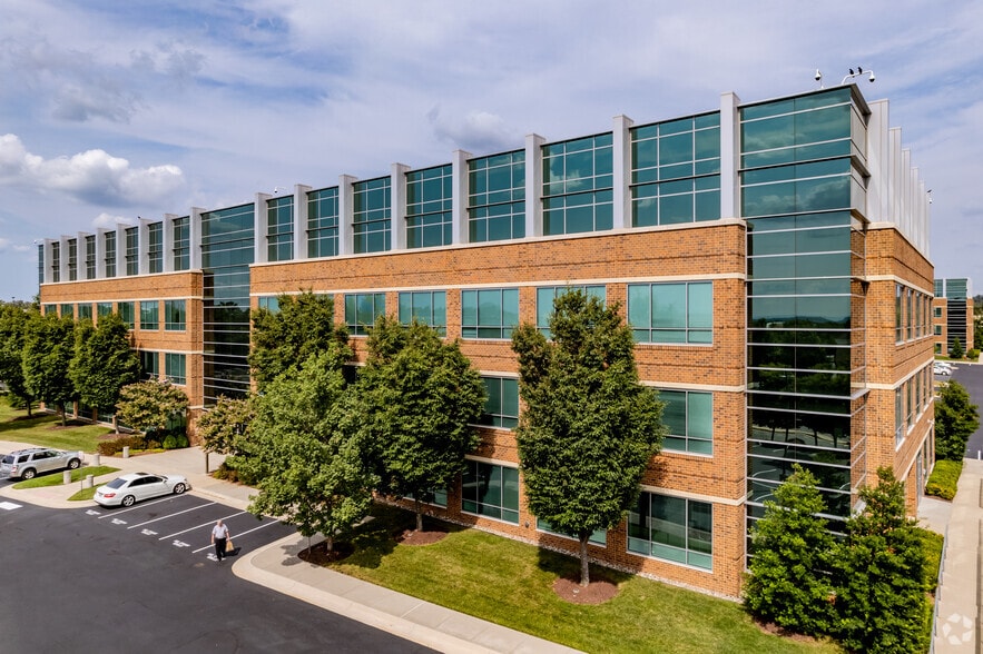 More Photos Of 45600 Woodland Rd, Sterling Unknown For Lease