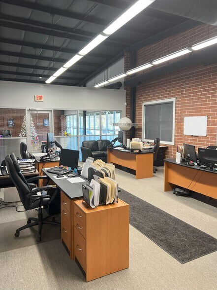 More Photos Of 211 N Pleasantburg Dr, Greenville Light Manufacturing For Lease