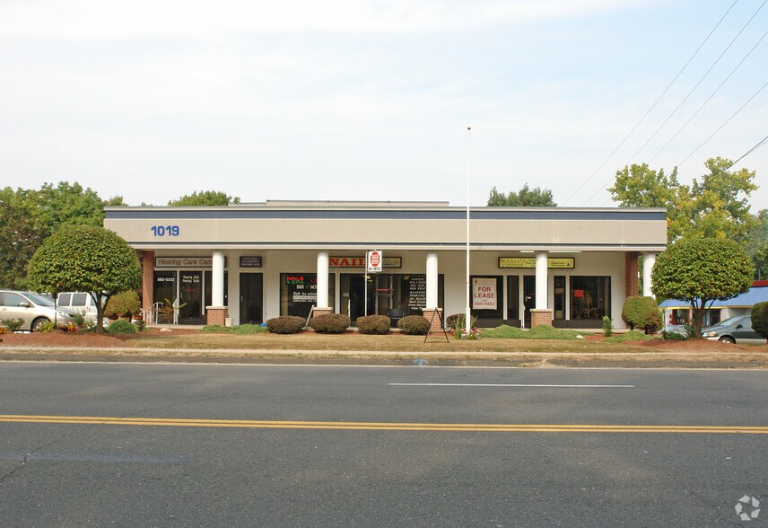 More Photos Of 1019 Farmington Ave, Bristol Office For Lease