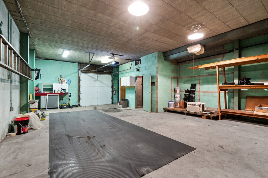 More Photos Of 450 Castle Shannon Blvd, Pittsburgh Storefront For Sale