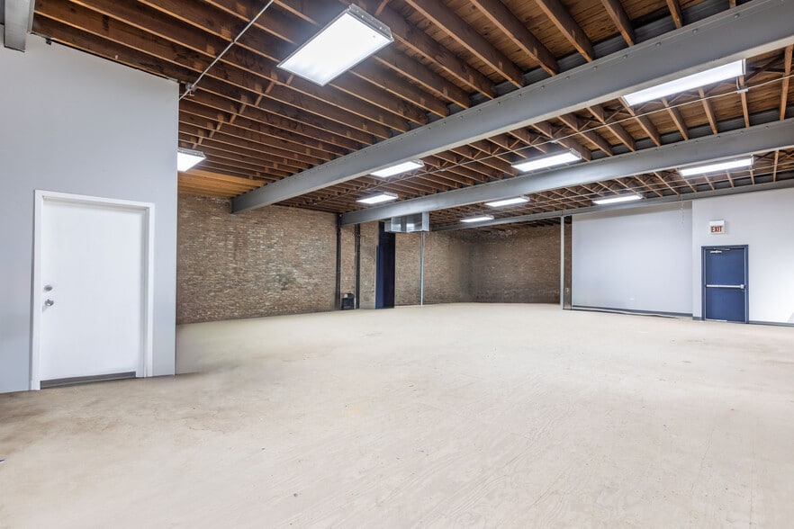 More Photos Of 2945 W Harrison St, Chicago Office For Sale