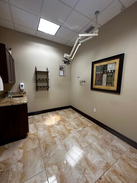 More Photos Of 14131 Metropolis Ave, Fort Myers Medical For Lease