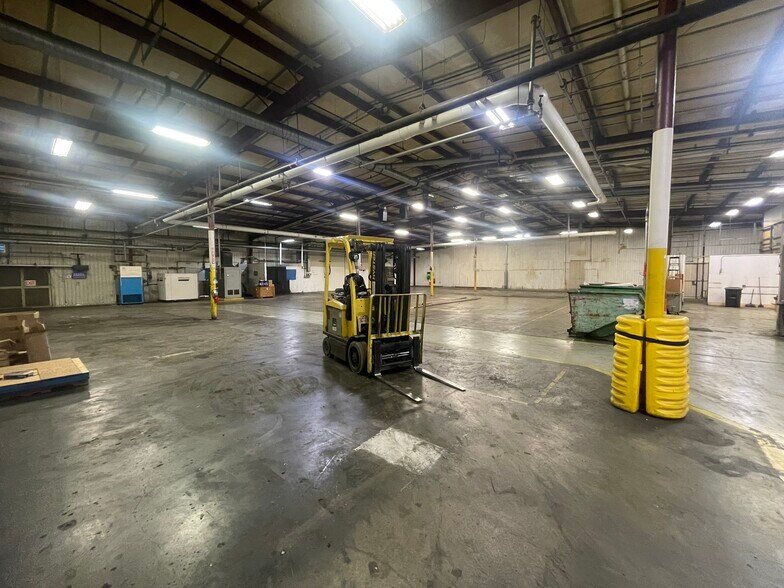 More Photos Of 1137 Progress Rd, Suffolk Manufacturing For Lease
