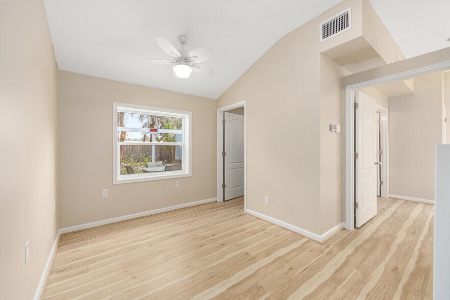 More Photos Of 1703 NE 8th Rd, Ocala Specialty For Sale