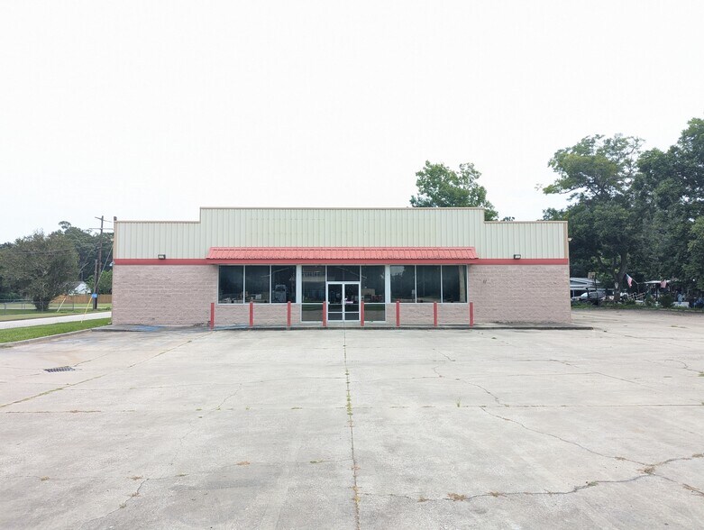 More Photos Of 411 E Main St, Daisetta Freestanding For Sale