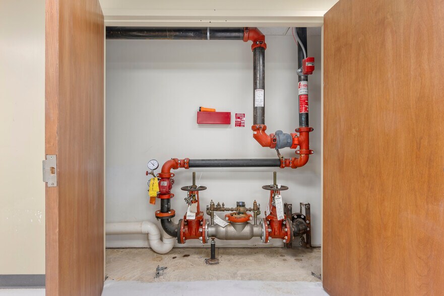 More Photos Of 1255 Engle St, Huntington Light Distribution For Sale