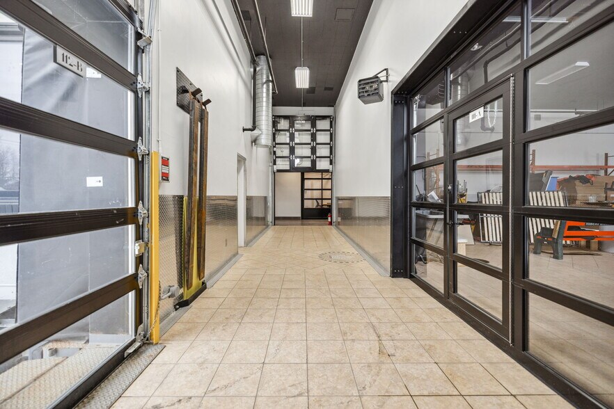 More Photos Of 148 Ch Watchorn, Morin-heights Flex For Lease