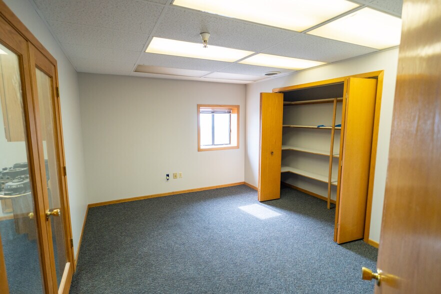 More Photos Of 1304 Valleyhigh Dr NW, Rochester Showroom For Sale