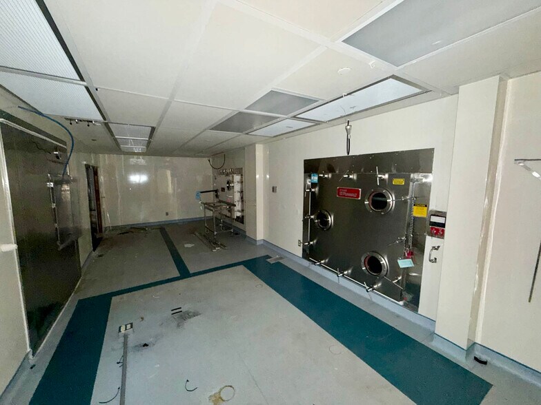 More Photos Of 4030 Gill Ave, Hampstead Research And Development For Sale