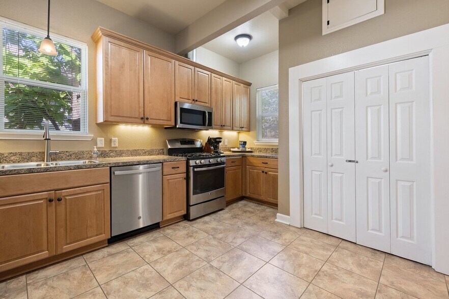 More Photos Of 314 W 3rd St, Taylor Multifamily For Sale