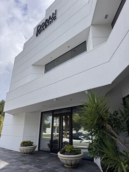 More Photos Of 1020 W International Speedway Blvd, Daytona Beach Office For Lease