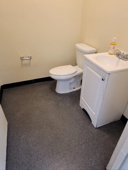 More Photos Of 245-261 E 157th St, Gardena Manufacturing For Sale