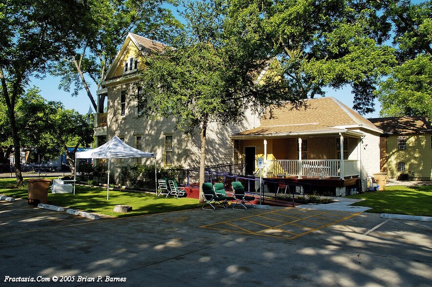 More Photos Of 1402 E Cesar Chavez St, Austin Office For Lease