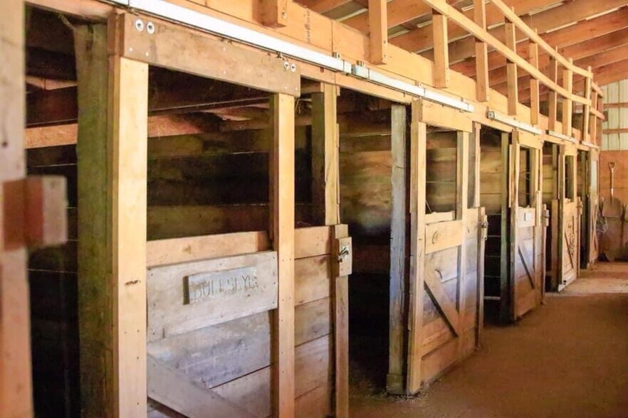 More Photos Of 9185 E County Road 700 N, Hope Specialty For Lease