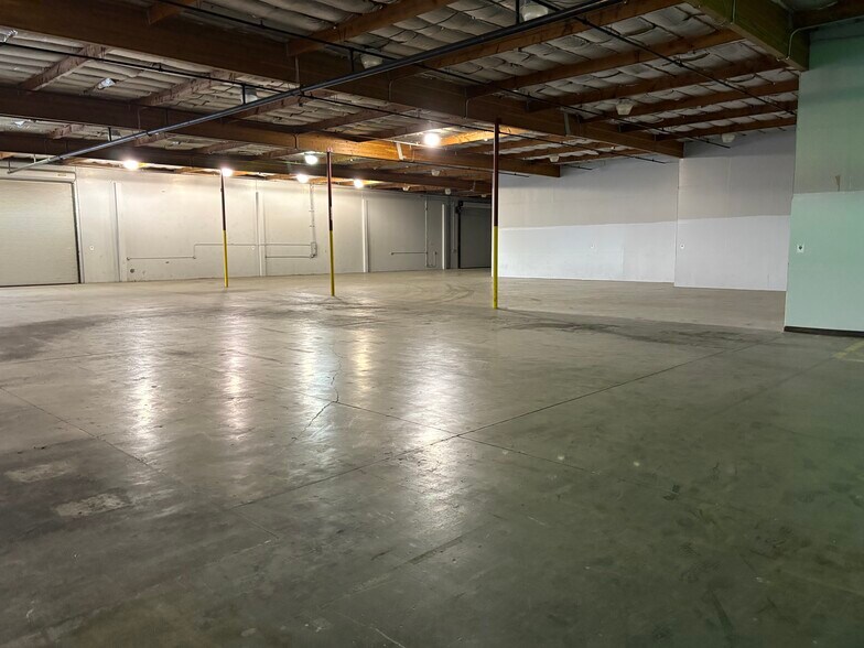 More Photos Of 2340 Technology Pky, Hollister Warehouse For Sale