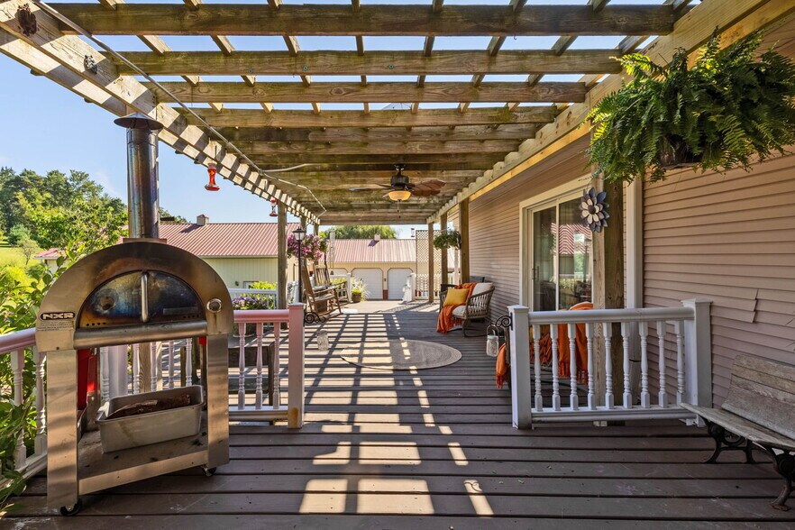 More Photos Of 5643 Yankee St, Fredericktown Specialty For Sale